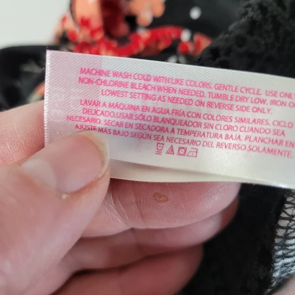 Womans no boundaries Floral and Black Knit top Tie front Lace Back Size Small - Picture 13 of 13